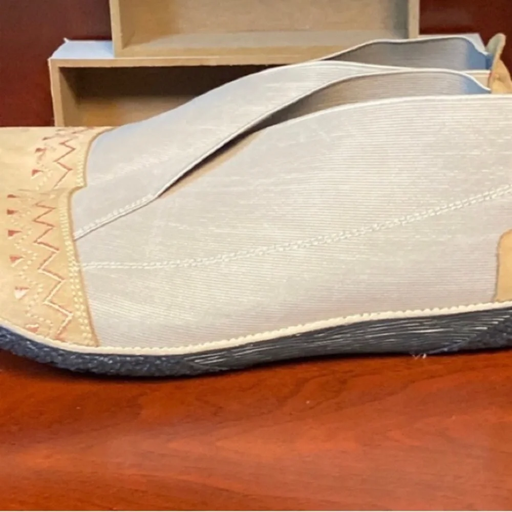 Sundance Blooms Women’s size 38 US size 7 Tan slip on Loafers - Picture 7 of 12